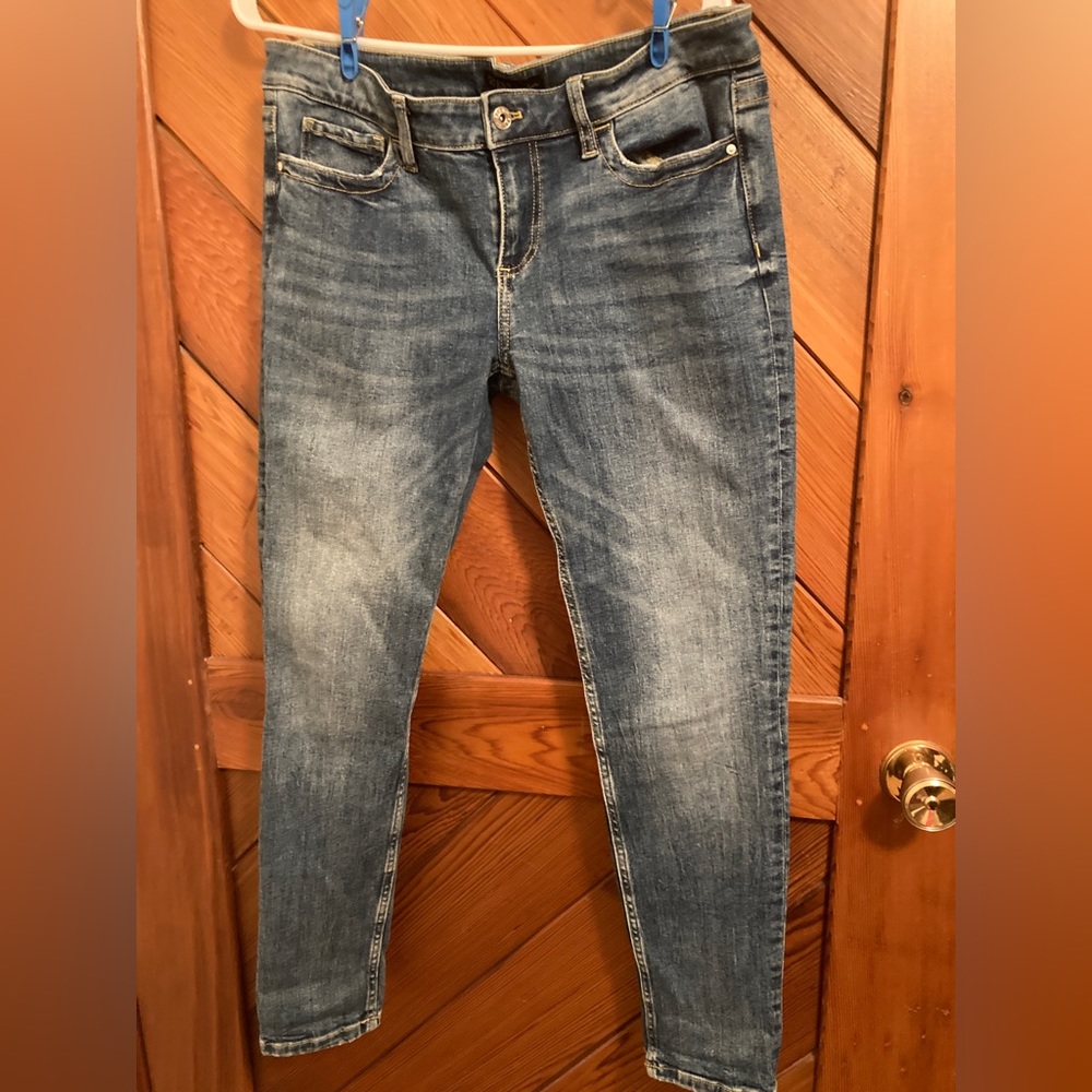 Guess Women’s Skinny Jeans in Medium Blue Wash